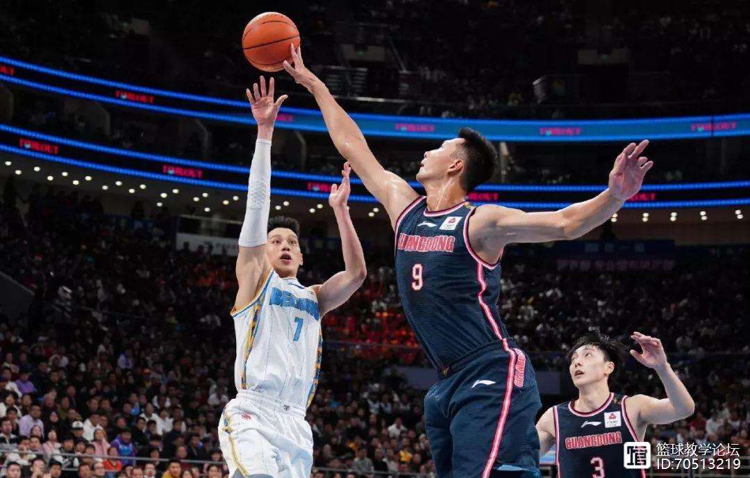 关于清晨欧篮联焦点战，里尔外线爆发，球迷炸锅，团队化学反应显著的信息华体会官方app下载